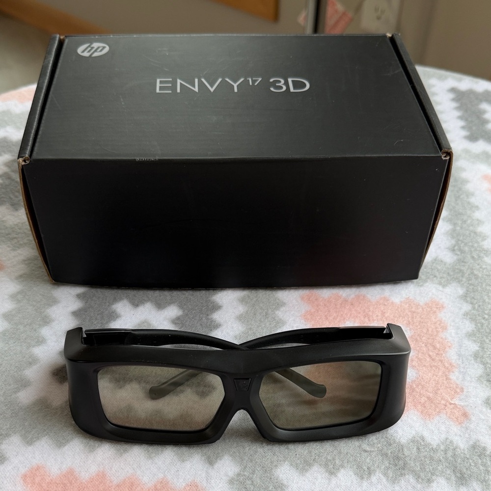 NWT HP Envy 17 3D Black Glasses